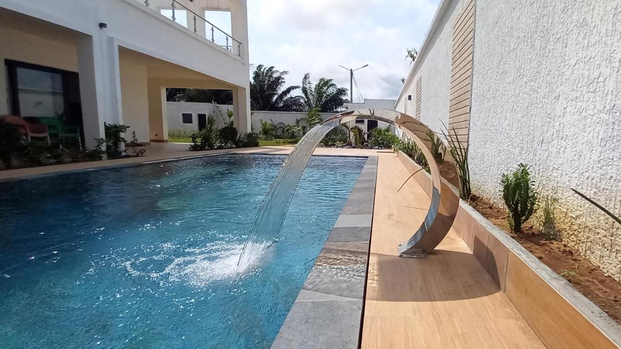 Villa Bolati, Avec Piscine, Jacuzzi, Jardin Et Vue Bonoua Exteriör bild
